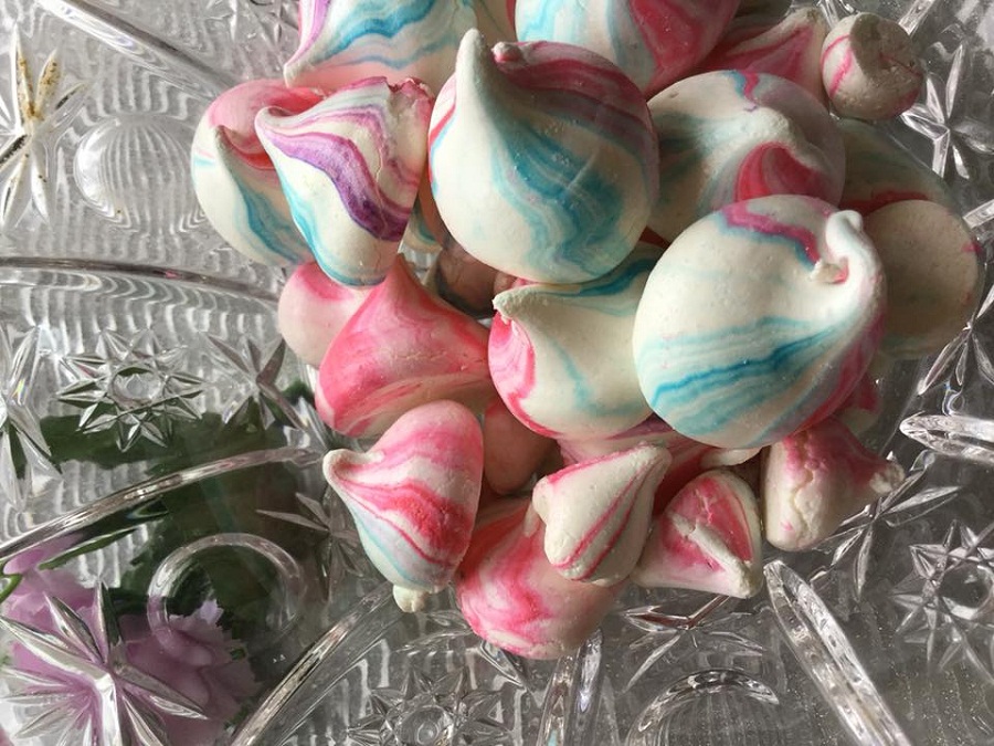 Resepi Meringue Kisses (Pakai Dua Bahan Sahaja) 2 Resepi Meringue Kisses (Pakai Dua Bahan Sahaja) 2